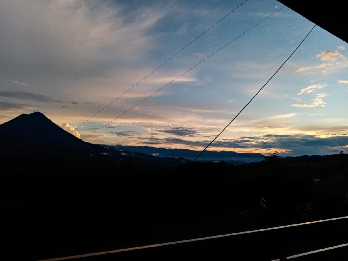 Encanto Arenal Lodge La Fortuna Bagian luar foto
