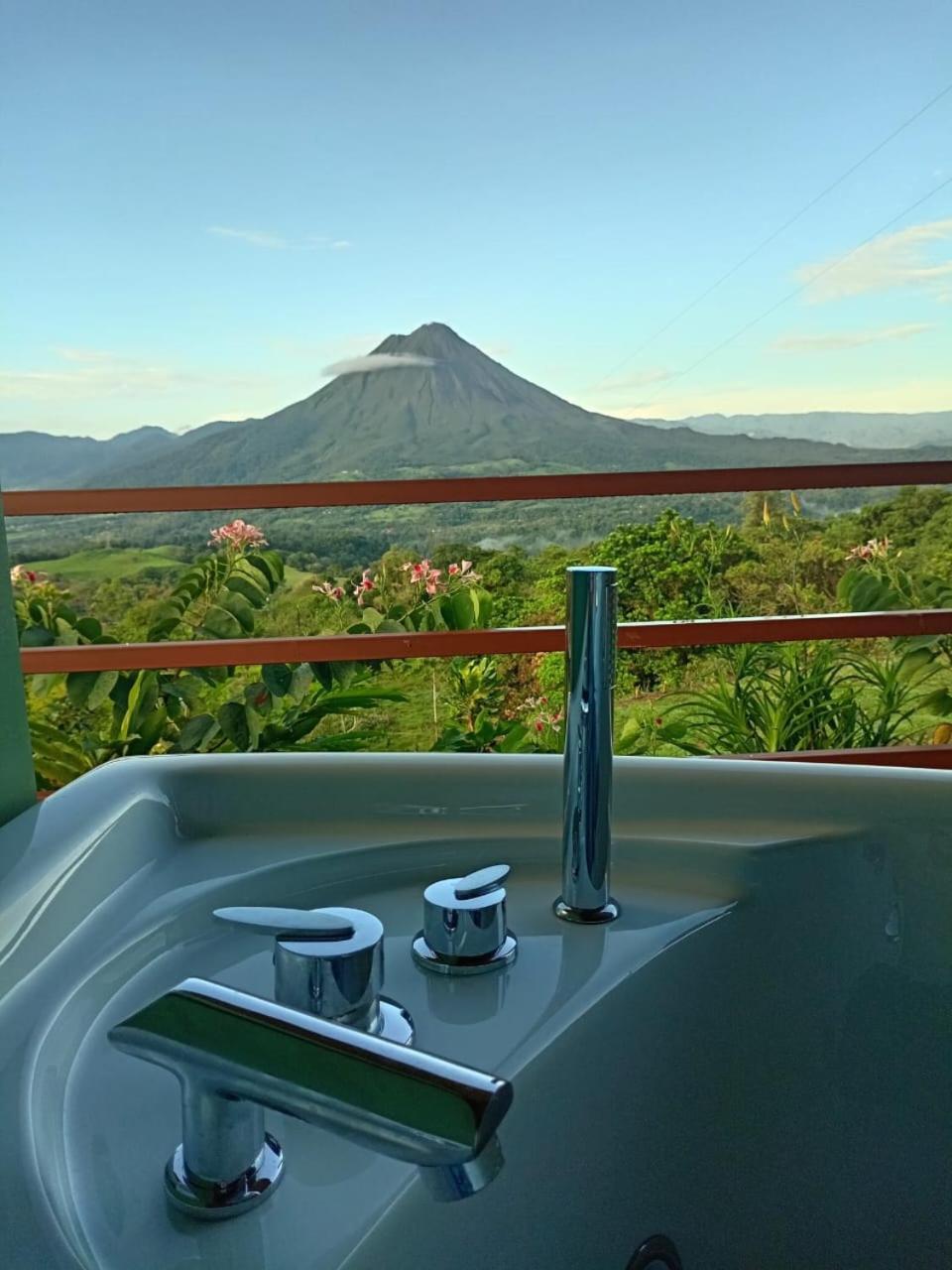 Encanto Arenal Lodge La Fortuna Bagian luar foto